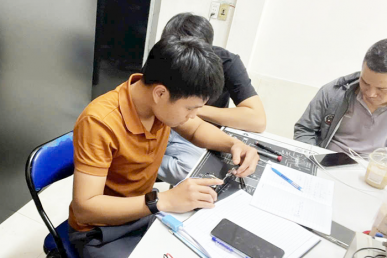 Học ép kính điện thoại